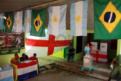 warga-memberikan-hak-suaranya-di-tps-01-yang-_140709125714-918